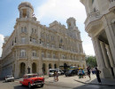 busy triangular corner in havana 800
