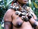 41 Young Woman at a Sing Sing in Tari 800